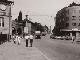 Ulice u Prazdroje na snímku z roku 1986. V následujících letech byla rozíena