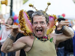 Úastník brazilské Gay Pride v Buenos Aires. Tradiní pochod letos slaví...