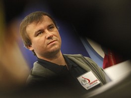 ZADUMAN. Pokerov hr Martin Staszko na tiskov konferenci.
