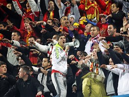 ERNOHORSKÝ KOTEL. Fanouci na stadionu v Podgorici podporovali fotbalisty