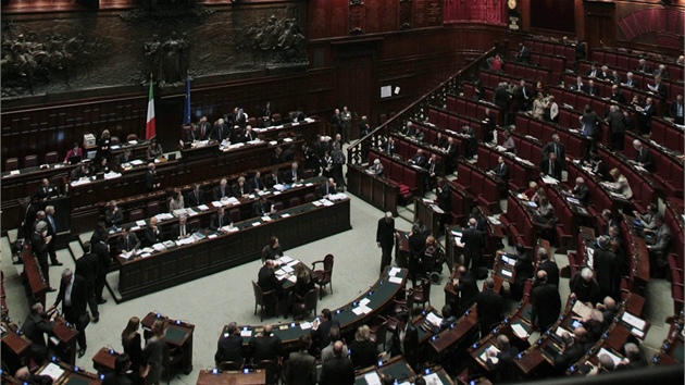Italt poslanci bhem hlasovn o dve Montiho kabinetu (18. listopadu 2011)