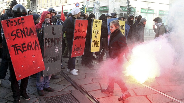 Pi protestech proti rozpotovým krtm a nezamstnanosti v Milán dolo k nkolika stetm policist s demonstranty.