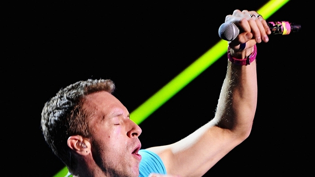 Úvodní hudební číslo na koncertním jevišti vystřihli Coldplay, kteří před několika dny vydali novinku s názvem Mylo Xyloto. V kotli fanoušků to doslova vřelo.