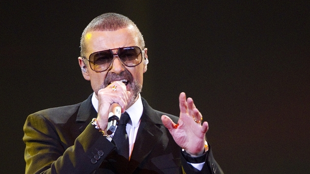 Koncertní turné Symphonica: The Orchestral Tour zahájil George Michael v Praze. Te ho kvli nemoci ruí.