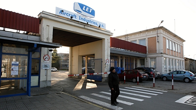 V areálu letecké továrny Aircraft Industries v Kunovicích na Uherskohradišťsku střílel muž po lidech. (10. listopadu 2011)