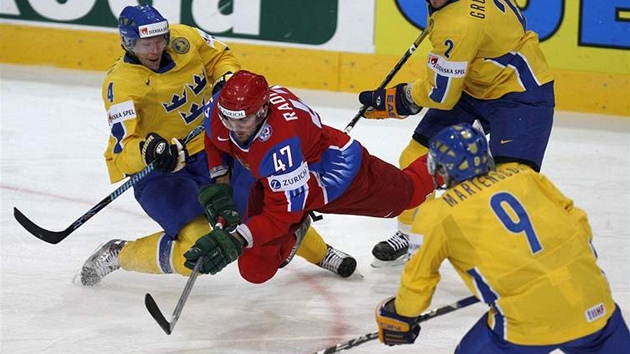 Alexandr Radulov v obklíení véd.