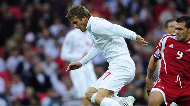 David Beckham v anglickm dresu v utkn proti Andoe.