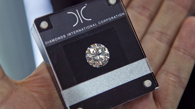 Vech 320 vystavených diamant by se velo do dlaní, není to víc jak 200 gram.