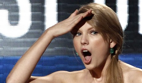 Taylor Swiftov a jej klasick div, tentokrt na American Music Awards (Los...