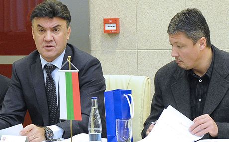 Praské jednání o poadí kvalifikaních zápas pro MS 2014: vlevo Boris