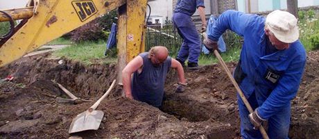 Dlníka v Drmalech na Chomutovsku zabil proud vody z vodovodního potrubí (ilustraní snímek).