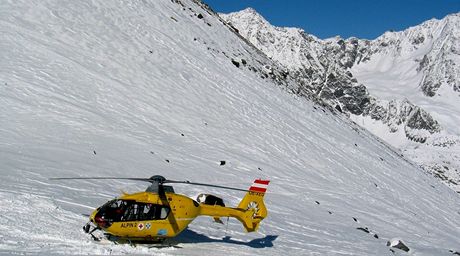 Stubai, lavinov kemp. Plet zchrannho vrtulnku k razu 