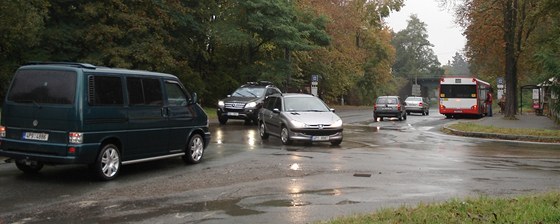 Problémová kiovatka na spojnici plzeských tvrtí Lochotín a Doubravka se