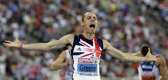 Brit David Greene jásá po vítzství v závod na 400 m pekáek.