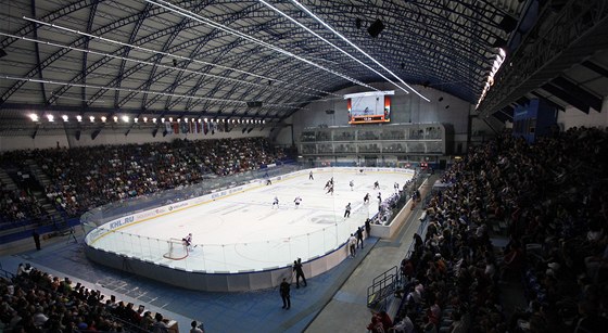 PLNÝ STADION. Na kadý domácí zápas hokejist Lva Poprad zatím bývá plno. 