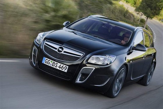 Opel u pedem ohlásil, e se do soute na nové dálniní speciály pihlásí s vrcholovým provedením modelu Insignia, které nese oznaení OPC.