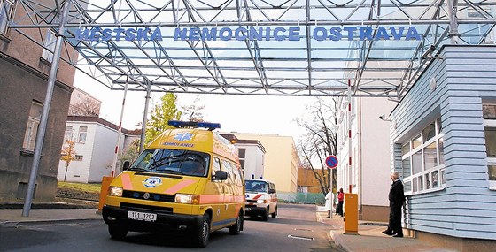 O dalí dva pacienty otrávené metanolem se starají v Mstské nemocnici v Ostrav.