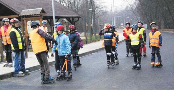 Dti na z tachovského krouku netradiních sport Domu dtí Mravenit se vera