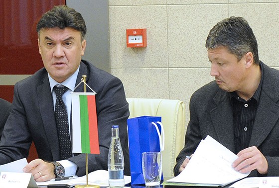 Praské jednání o poadí kvalifikaních zápas pro MS 2014: vlevo Boris