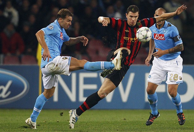 D�eko z Manchesteru City se probíjí neapolskou obranou