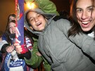 Fotbaloví fanouci na plzeském námstí slaví vítzství nad Borisovem.