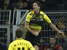 HURÁ, JE TAM! Robert Lewandowski z Dortmundu skáe radostí poté, co se trefil v
