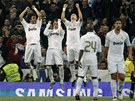 HOP! Hrái Realu Madrid ve výskoku slaví branku Cristiana Ronalda (druhý zleva)