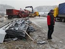 Odklízení následk hromadné nehody pti kamion na dálnici D1 u Jihlavy.