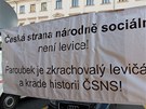 Proti ustavujícímu sjezdu Paroubkovy strany protestovala pvodní SNS. Ped