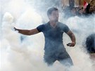 Egypané svádjí v ulicích líté boje s policií. Obávají se, e armáda uchvátí
