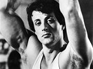 Sylvester Stallone ped 32 lety jako Rocky. Te produkuje stejnojmenný muzikál,...