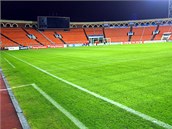 STADION V MINSKU. Na tribuny se vtstn pes ticet tisc lid, trvnk je