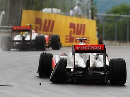 Pro Lewise Hamiltona z McLarenu skonila kvli proraené pneumatice Velká cena