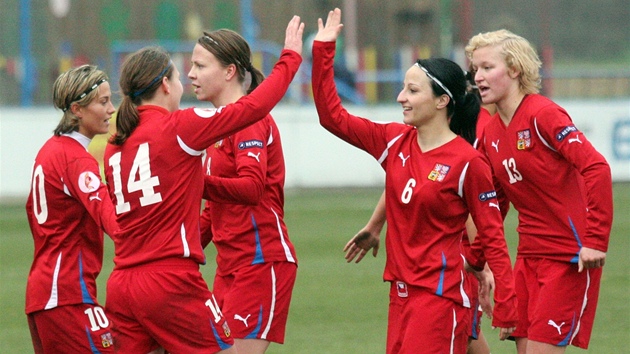 Radost �eských fotbalistek po vst�elené brance