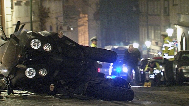 Tragick nehoda motorke v Nerudov ulici v Praze
