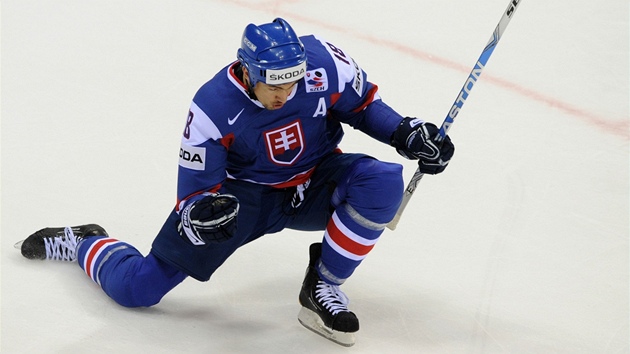 JO! Miroslav �atan se v dresu slovenského národního týmu raduje z gólu. Te� si