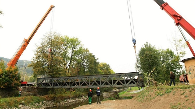 Sthování mostu pes eku SVitavu v Blansku