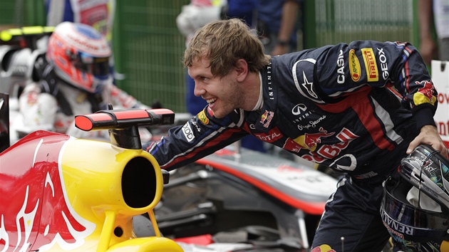 POLE POSITION JE MOJE. Sebastian Vettel se raduje, ovládl kvalifikaci a do