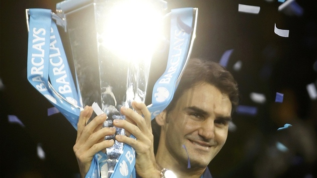 LONDNSK PRASTKO. Pohr, kter vybojoval Roger Federer, m skuten svj lesk.