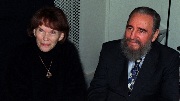 Danielle Mitterrandová s Fidelem Castrem na snímku z 15. bezna 1995