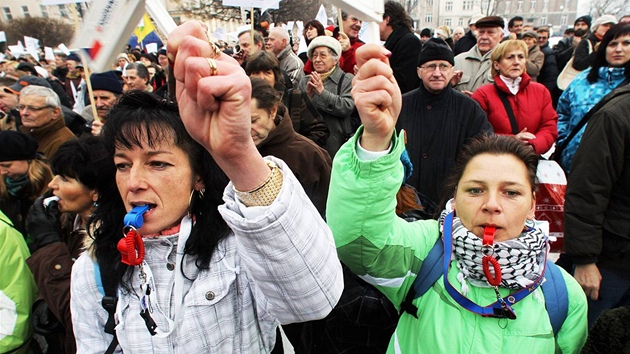 Stávka odborá proti sniování plat zamstnanc veejného sektoru v Praze.