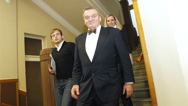 Prask primtor Bohuslav Svoboda (ODS) pichz na tiskovou konferenci k rozpadu koalice s SSD. (22. listopadu 2011)