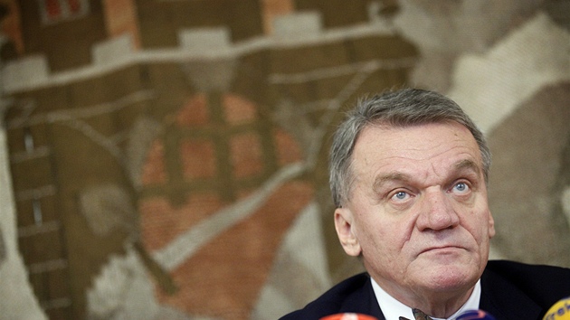 Pražský primátor Bohuslav Svoboda (ODS) na tiskové konferenci k rozpadu koalice