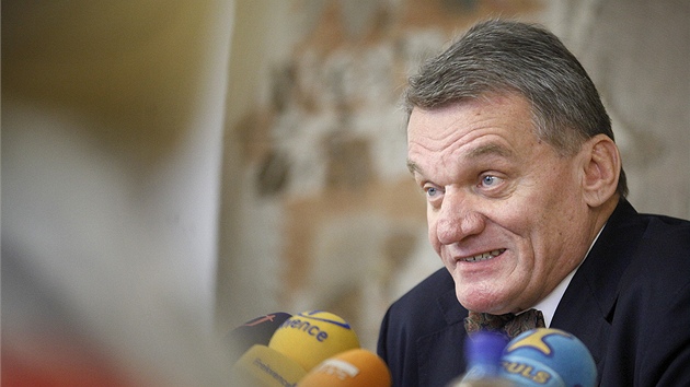 Prask primtor Bohuslav Svoboda (ODS) na tiskov konferenci k rozpadu koalice s SSD (22. listopadu 2011)