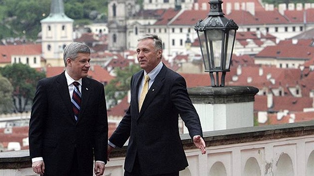 Kanadský premiér Stephen Harper b�hem náv�t�vy Prahy s odstupujícím �eským