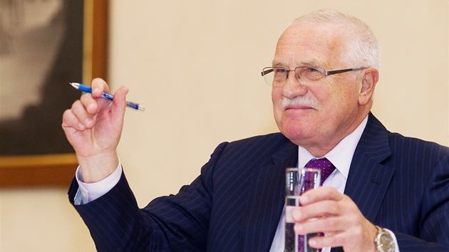 Prezident Vclav Klaus pedstavil v Movn Praskho hradu svou novou knihu Evropsk integrace bez iluz (23. listopadu 2011)