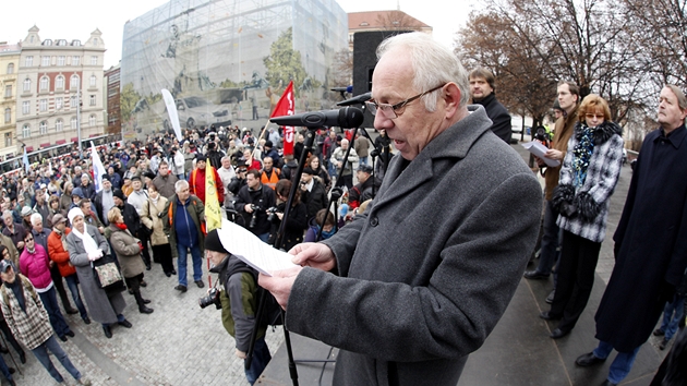 Odborsk demonstrace proti vld a korupci, kter zaala na Palackho nmst v Praze (25. listopadu 2011)