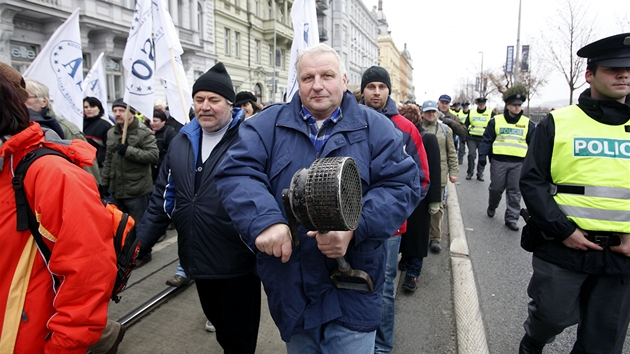 Odborsk demonstrace proti vld a korupci, kter zaala na Palackho nmst v Praze a pokraovala pochodem ke Snmovn (25. listopadu 2011)