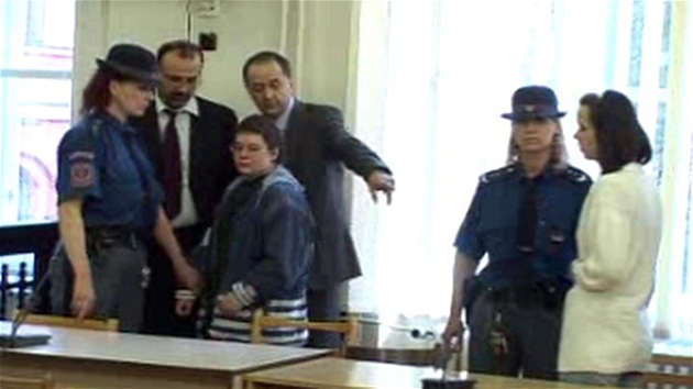 Kateřina Mauerová a Barbora Škrlová u městského soudu