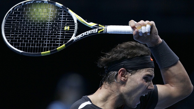 BOJOVNÍK. Rafael Nadal v utkání Turnaje mistr proti Mardymu Fishovi.